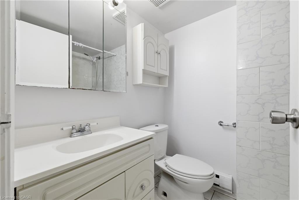 103-10 Ajax Street, Guelph, ON - Indoor Photo Showing Bathroom