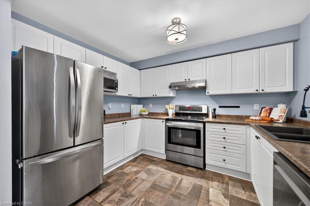 616 Iris Court, Burlington, ON - Indoor Photo Showing Kitchen With Double Sink
