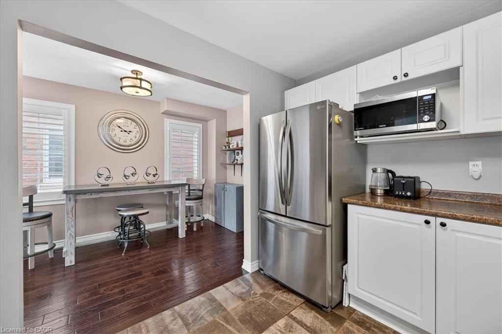 616 Iris Court, Burlington, ON - Indoor Photo Showing Kitchen