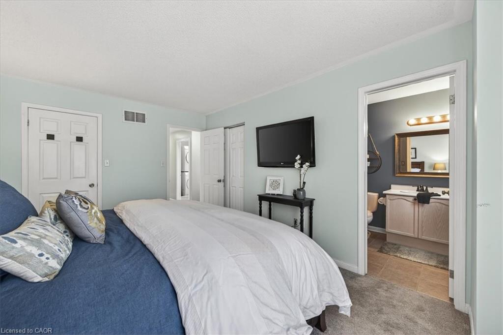 616 Iris Court, Burlington, ON - Indoor Photo Showing Bedroom