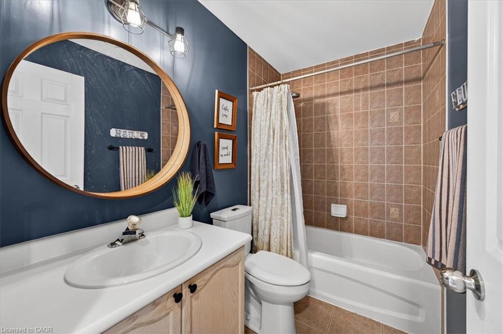 616 Iris Court, Burlington, ON - Indoor Photo Showing Bathroom