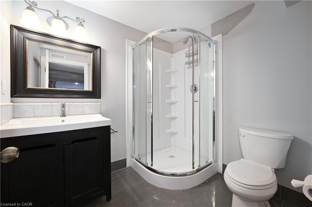 B-78 Pantano Drive, Hamilton, ON - Indoor Photo Showing Bathroom