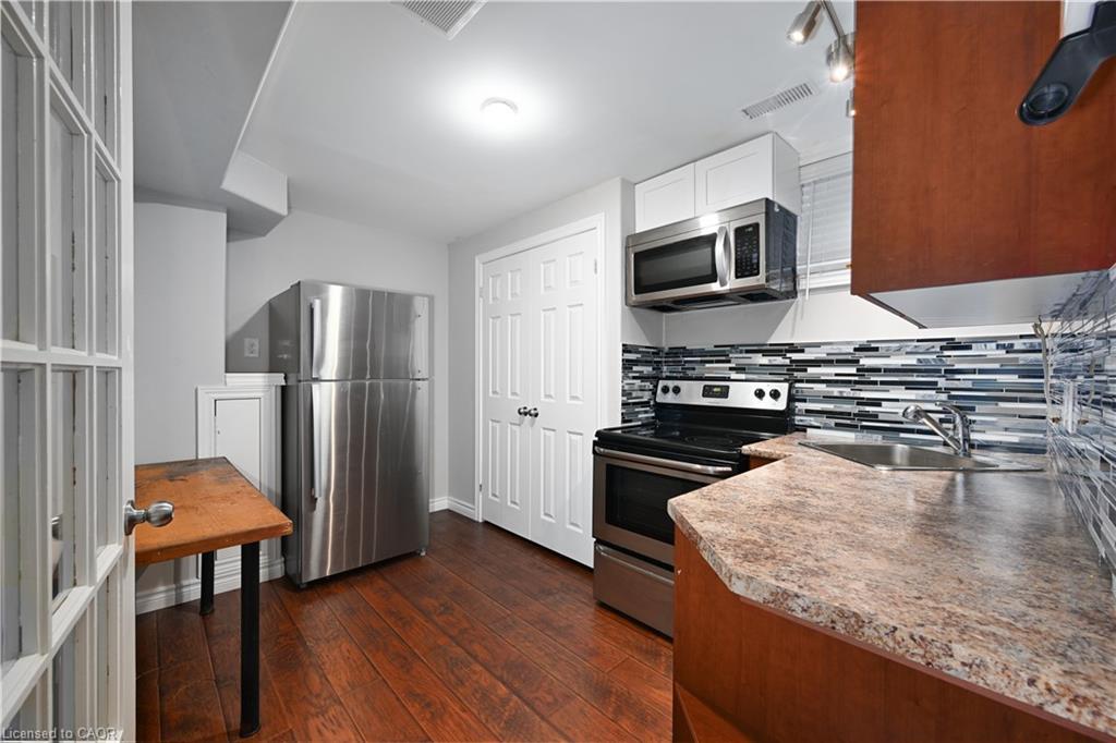 B-78 Pantano Drive, Hamilton, ON - Indoor Photo Showing Kitchen With Upgraded Kitchen