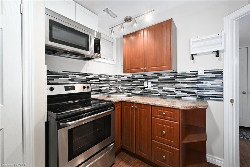 B-78 Pantano Drive, Hamilton, ON - Indoor Photo Showing Kitchen