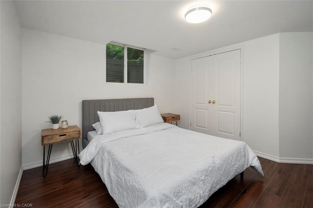 381 Queen Street S, Hamilton, ON - Indoor Photo Showing Bedroom
