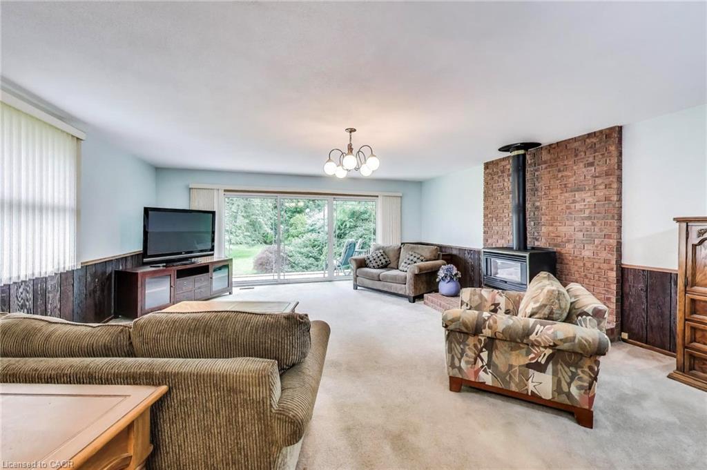 9 Avalon Avenue, Stoney Creek, ON - Indoor Photo Showing Living Room