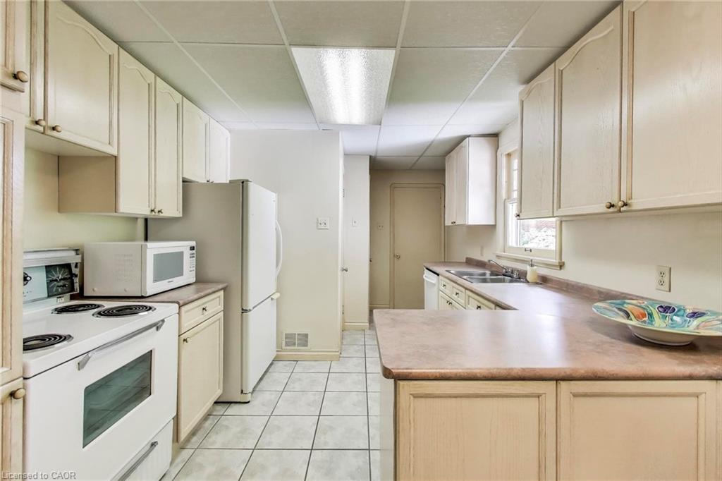 9 Avalon Avenue, Stoney Creek, ON - Indoor Photo Showing Kitchen With Double Sink