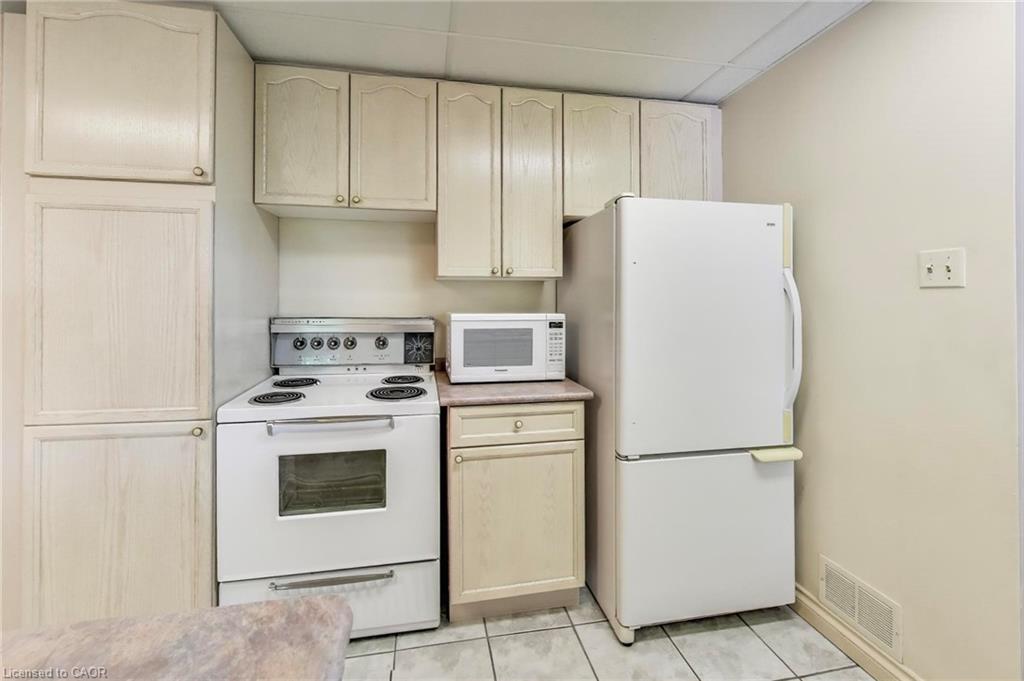 9 Avalon Avenue, Stoney Creek, ON - Indoor Photo Showing Kitchen