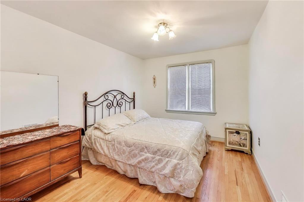 9 Avalon Avenue, Stoney Creek, ON - Indoor Photo Showing Bedroom