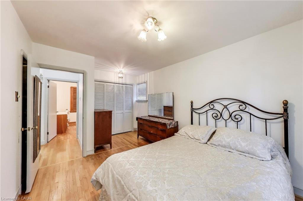 9 Avalon Avenue, Stoney Creek, ON - Indoor Photo Showing Bedroom