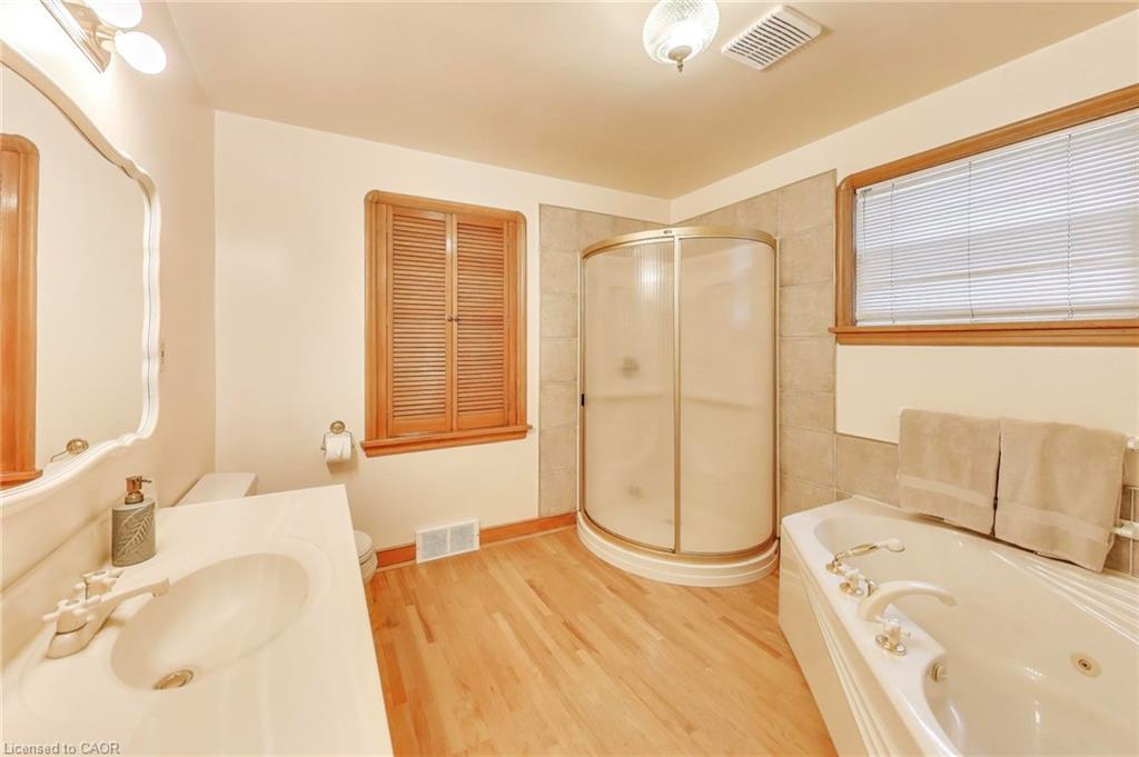 9 Avalon Avenue, Stoney Creek, ON - Indoor Photo Showing Bathroom