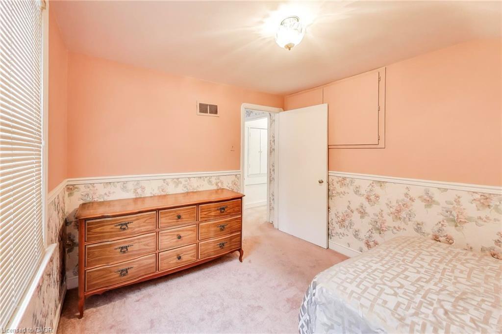 9 Avalon Avenue, Stoney Creek, ON - Indoor Photo Showing Bedroom