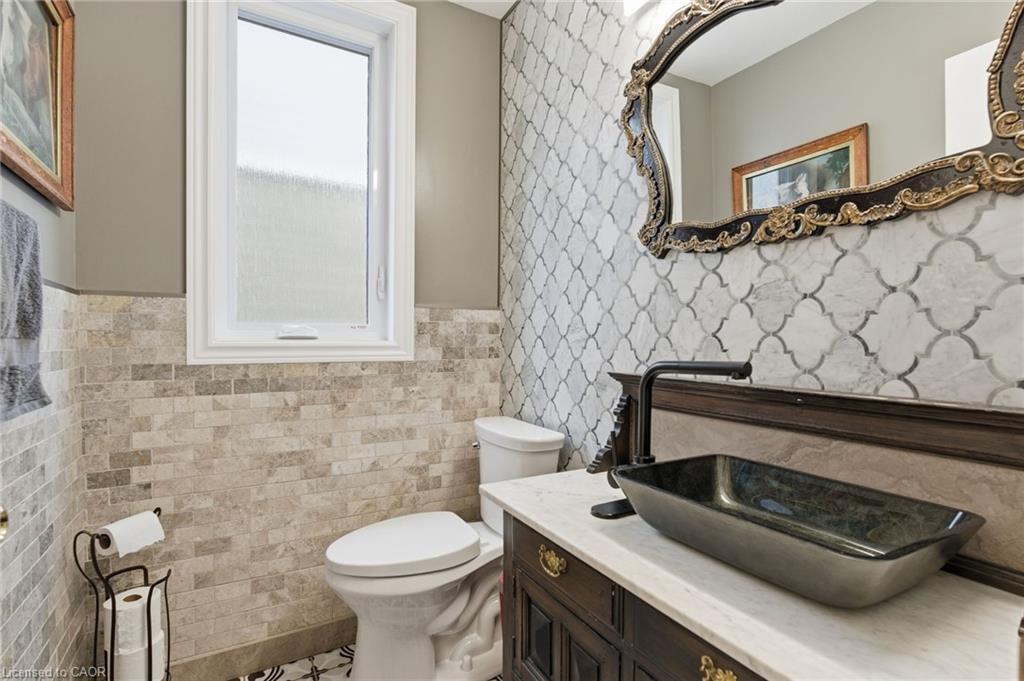 69 Hunter Way, Brantford, ON - Indoor Photo Showing Bathroom