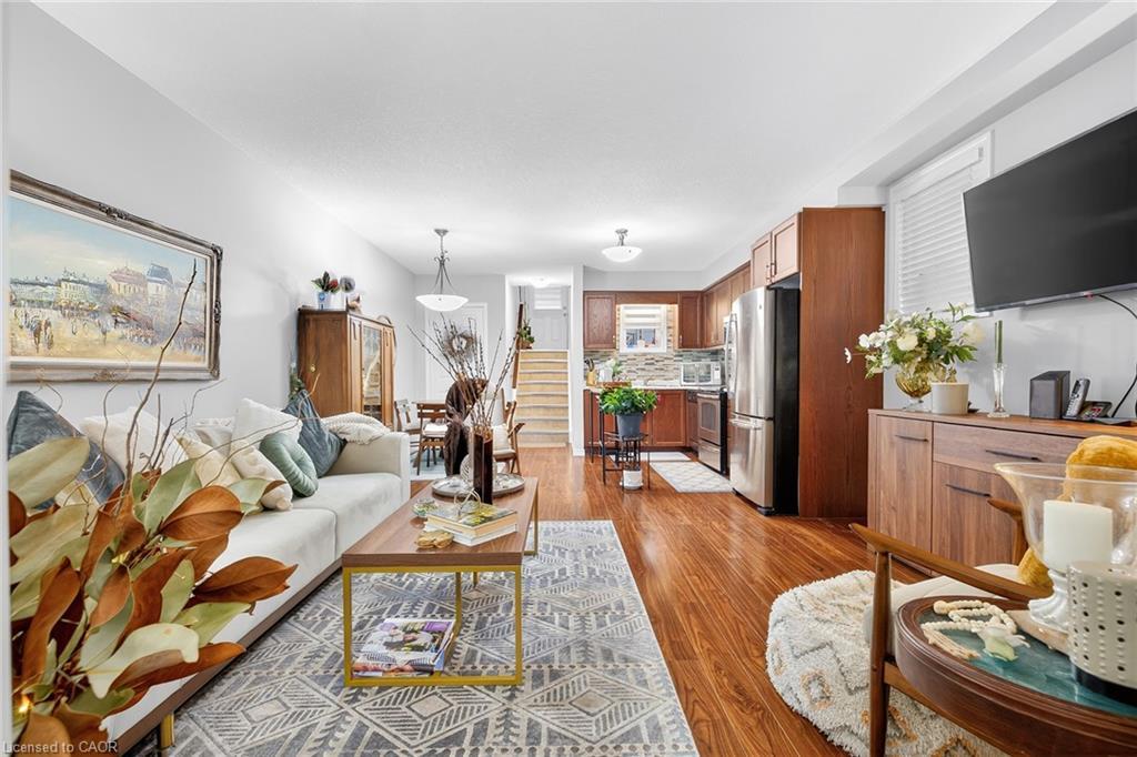 6A-230 Jessica Crescent, Kitchener, ON - Indoor Photo Showing Living Room