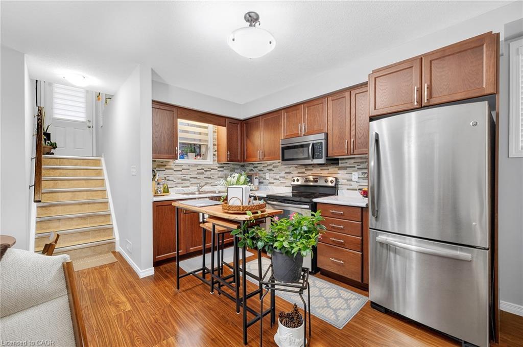 6A-230 Jessica Crescent, Kitchener, ON - Indoor Photo Showing Kitchen With Stainless Steel Kitchen