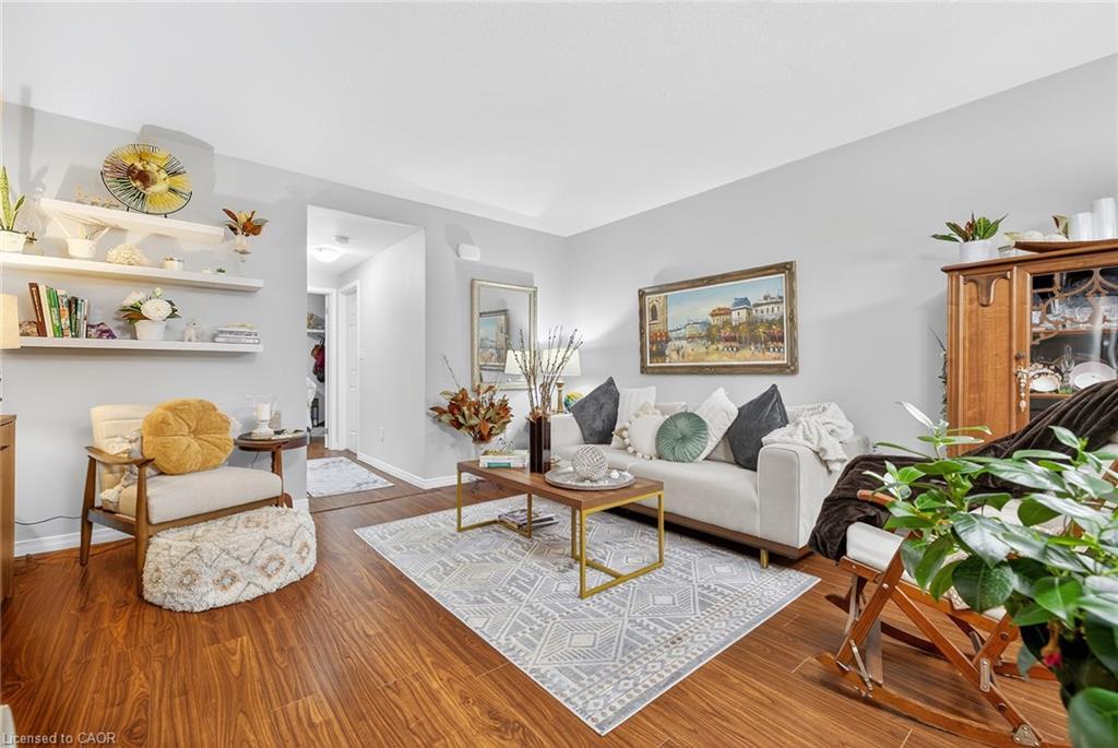 6A-230 Jessica Crescent, Kitchener, ON - Indoor Photo Showing Living Room