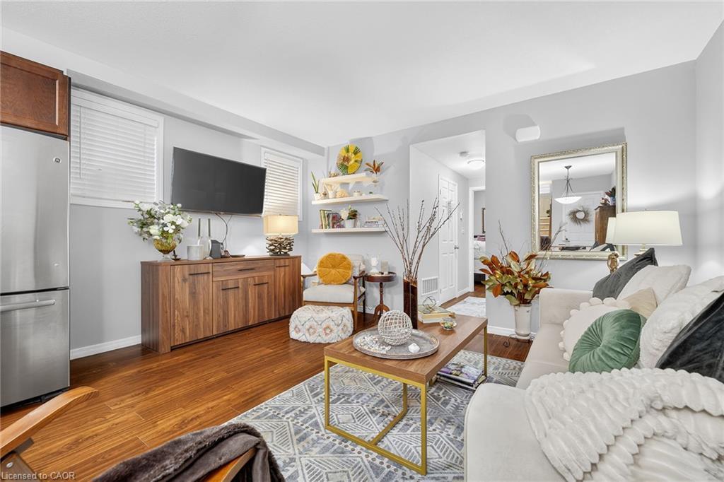 6A-230 Jessica Crescent, Kitchener, ON - Indoor Photo Showing Living Room
