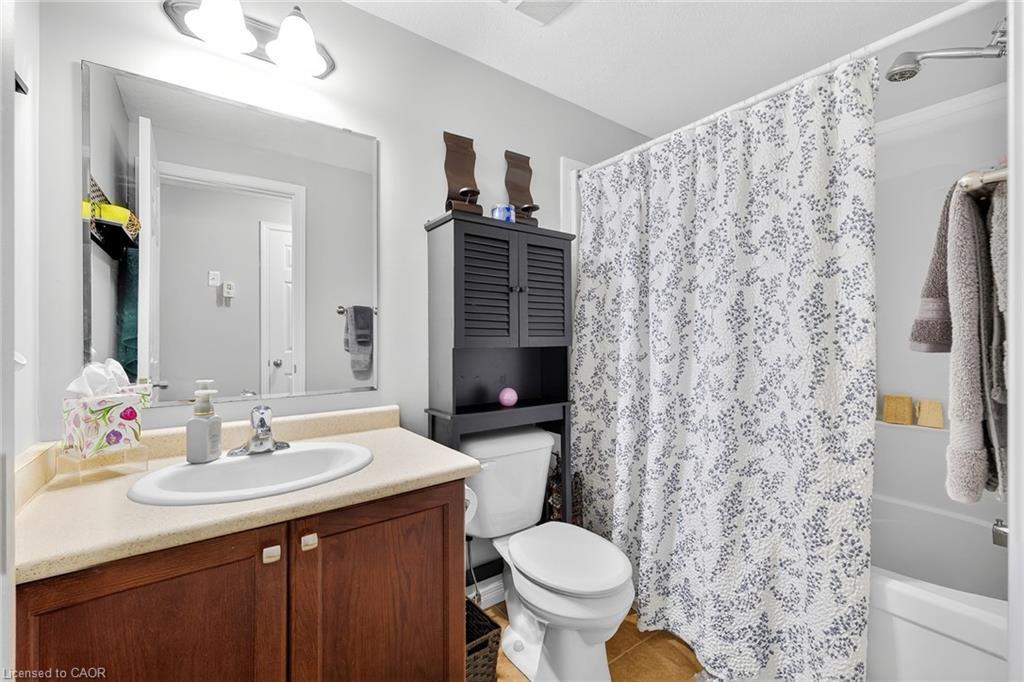 6A-230 Jessica Crescent, Kitchener, ON - Indoor Photo Showing Bathroom