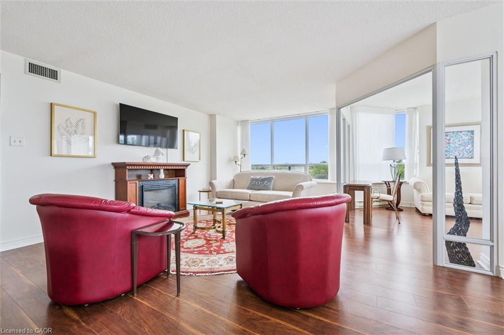 702-6 Willow Street, Waterloo, ON - Indoor Photo Showing Living Room With Fireplace