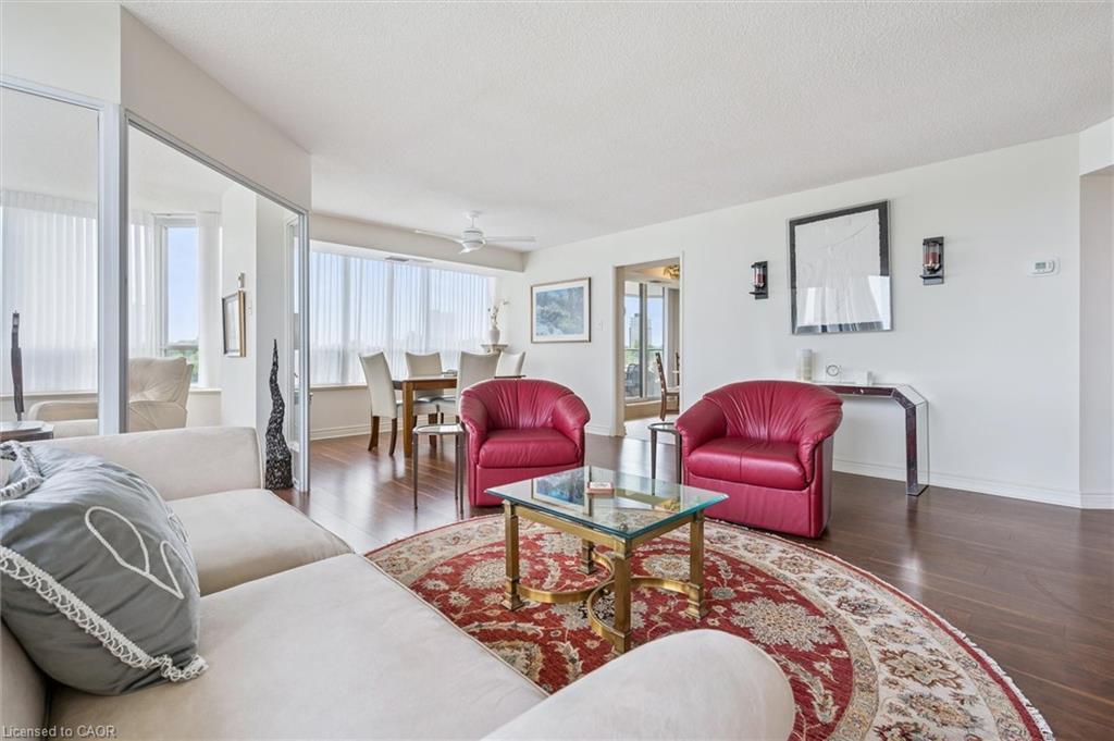 702-6 Willow Street, Waterloo, ON - Indoor Photo Showing Living Room