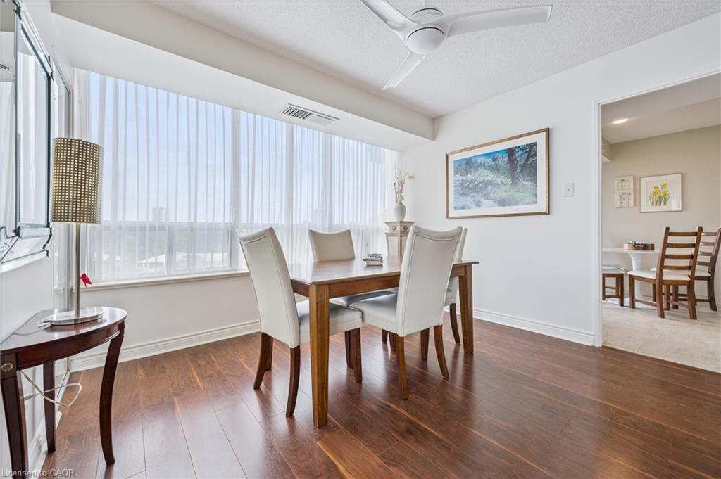 702-6 Willow Street, Waterloo, ON - Indoor Photo Showing Dining Room