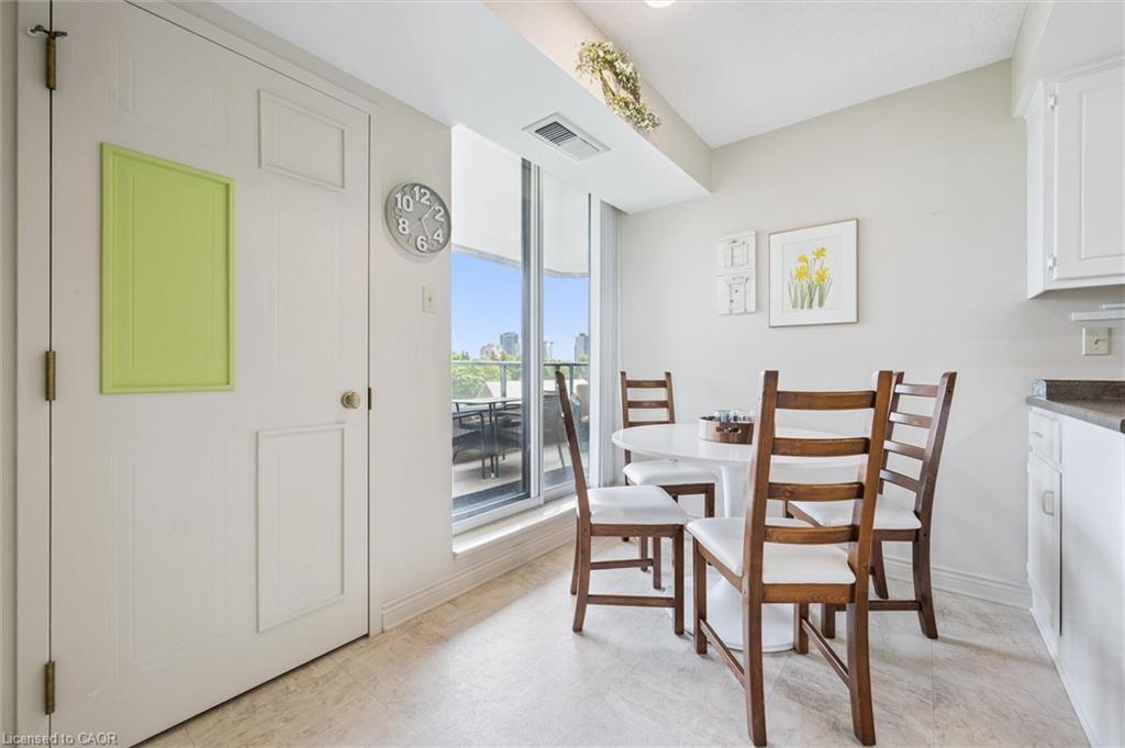 702-6 Willow Street, Waterloo, ON - Indoor Photo Showing Dining Room