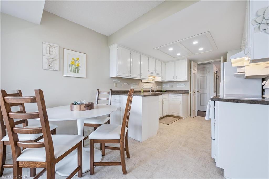 702-6 Willow Street, Waterloo, ON - Indoor