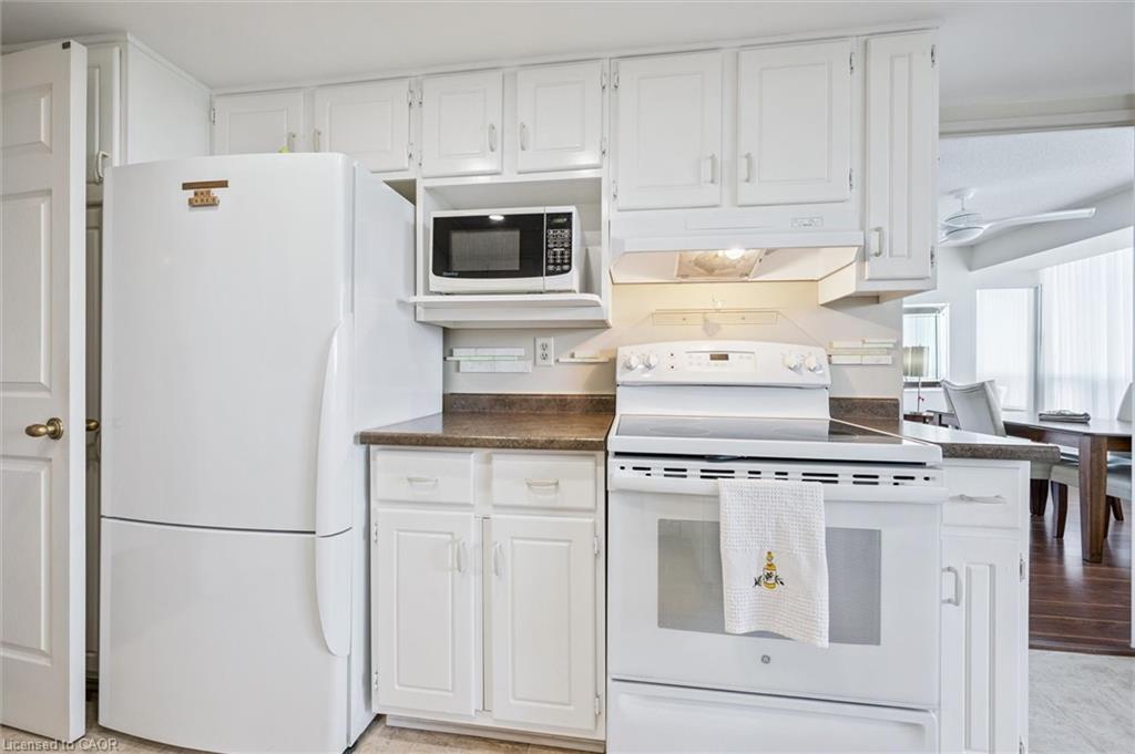702-6 Willow Street, Waterloo, ON - Indoor Photo Showing Kitchen