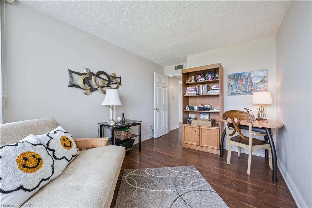 702-6 Willow Street, Waterloo, ON - Indoor