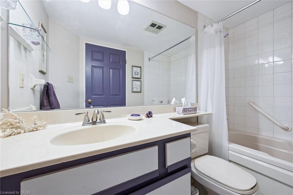 702-6 Willow Street, Waterloo, ON - Indoor Photo Showing Bathroom