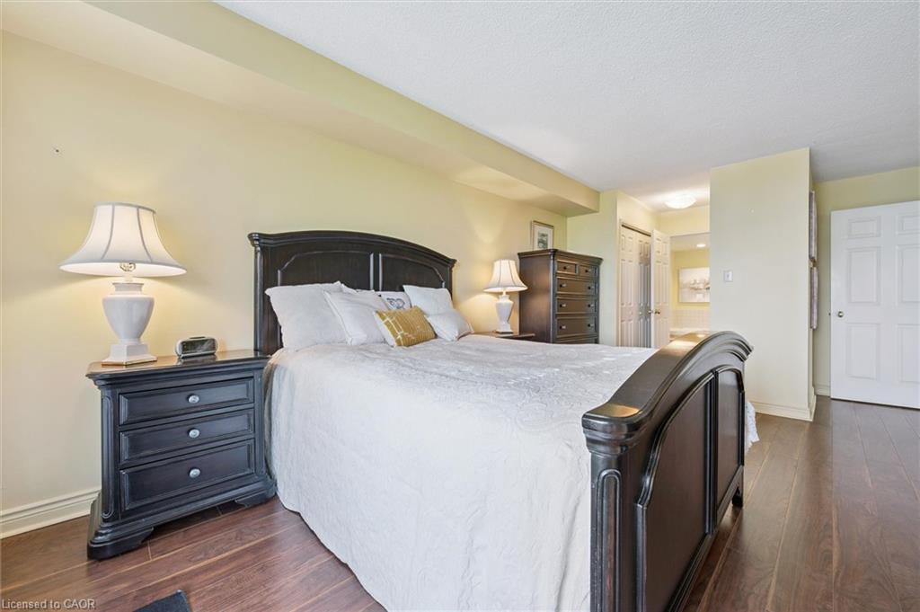 702-6 Willow Street, Waterloo, ON - Indoor Photo Showing Bedroom