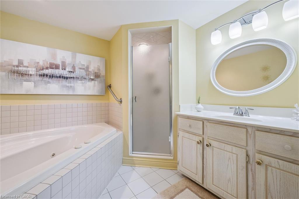 702-6 Willow Street, Waterloo, ON - Indoor Photo Showing Bathroom