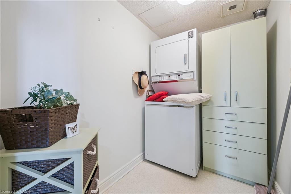 702-6 Willow Street, Waterloo, ON - Indoor Photo Showing Laundry Room