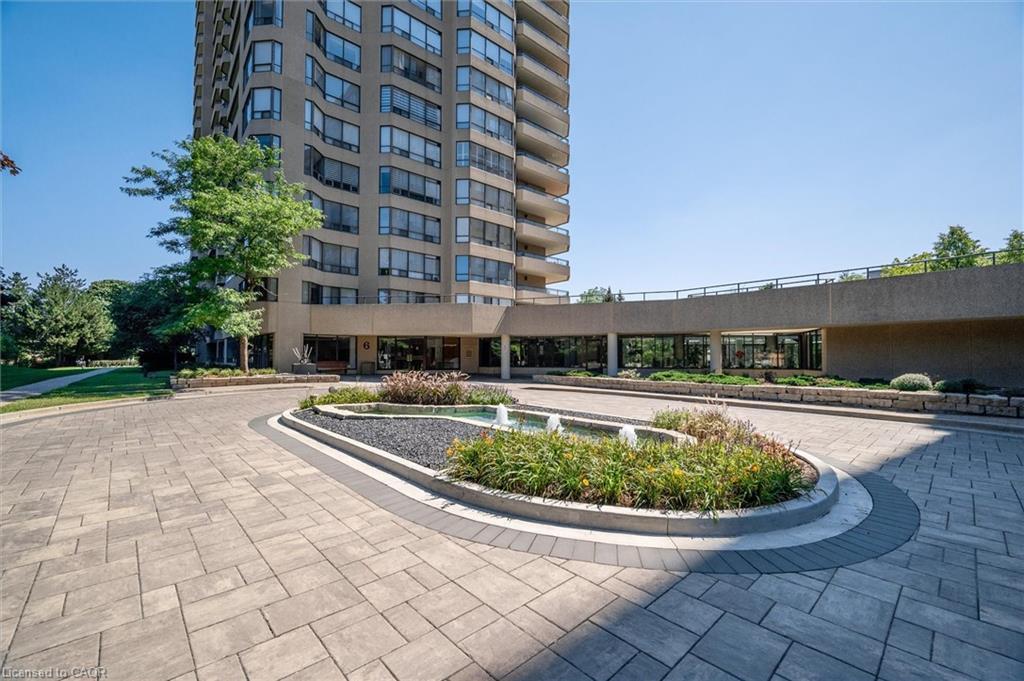 702-6 Willow Street, Waterloo, ON - Outdoor