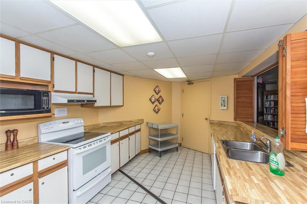 702-6 Willow Street, Waterloo, ON - Indoor Photo Showing Kitchen With Double Sink