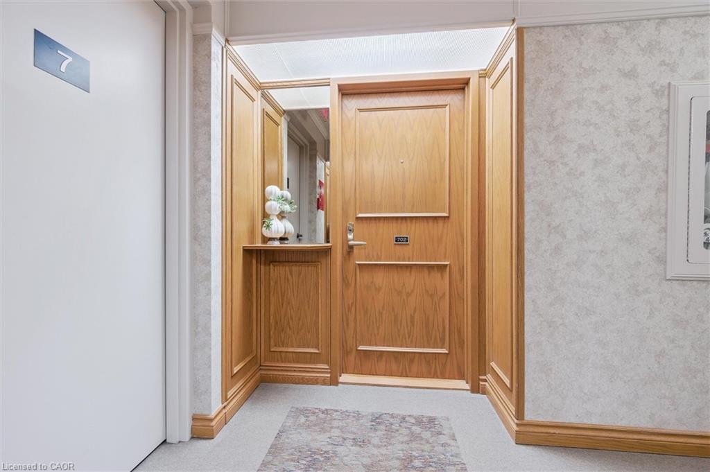 702-6 Willow Street, Waterloo, ON - Indoor Photo Showing Other Room