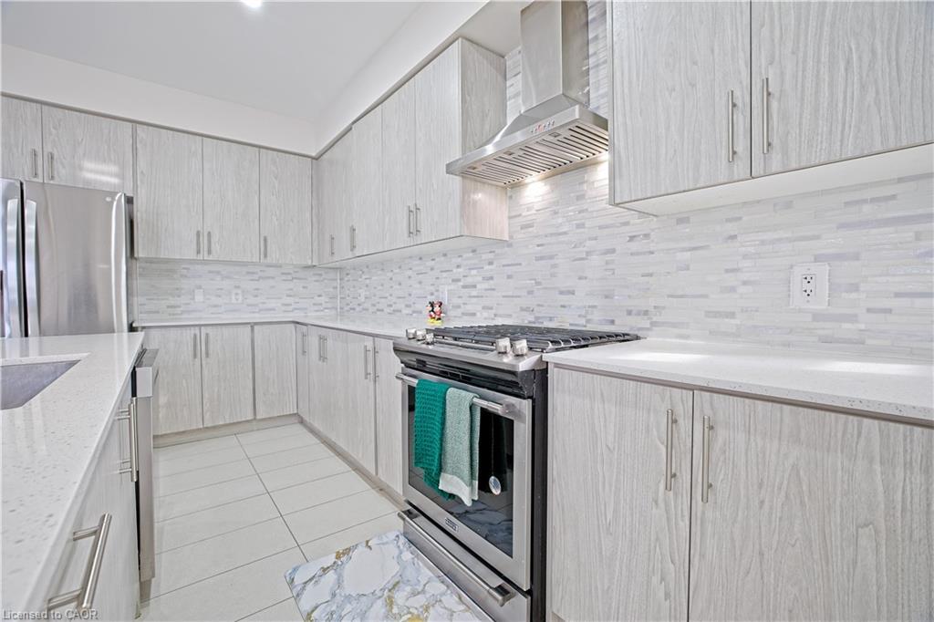 71 Gloria Street, Kitchener, ON - Indoor Photo Showing Kitchen With Upgraded Kitchen