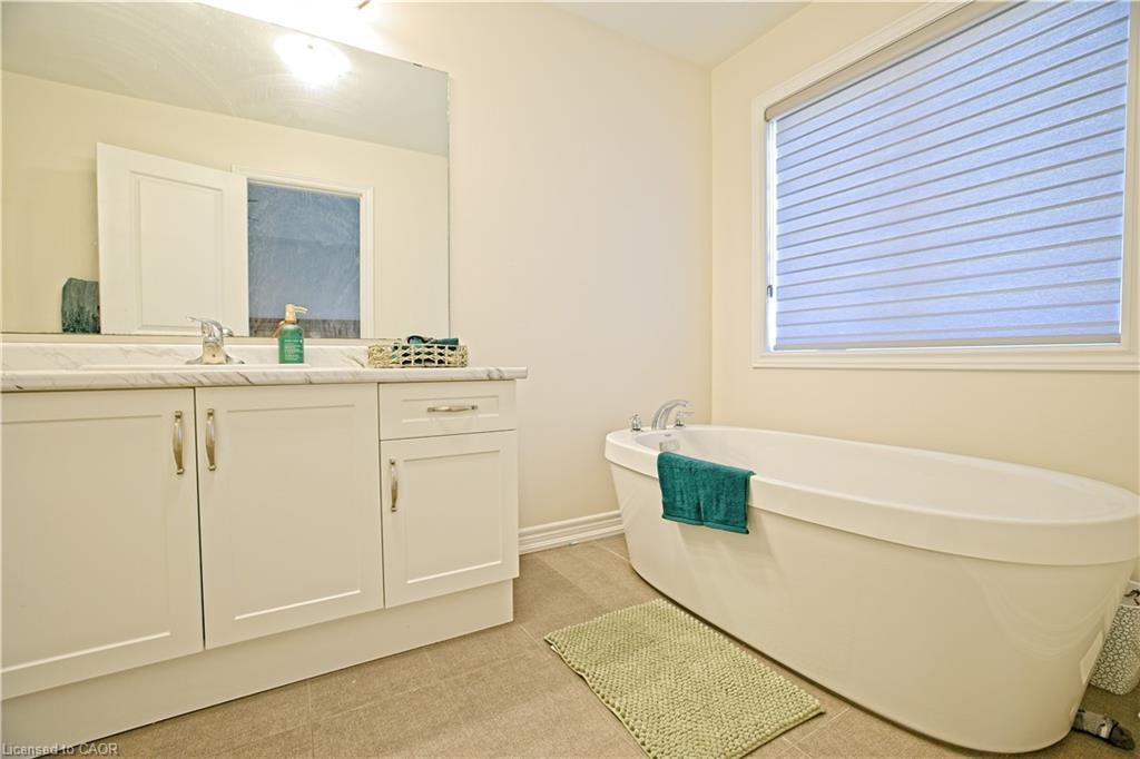 71 Gloria Street, Kitchener, ON - Indoor Photo Showing Bathroom