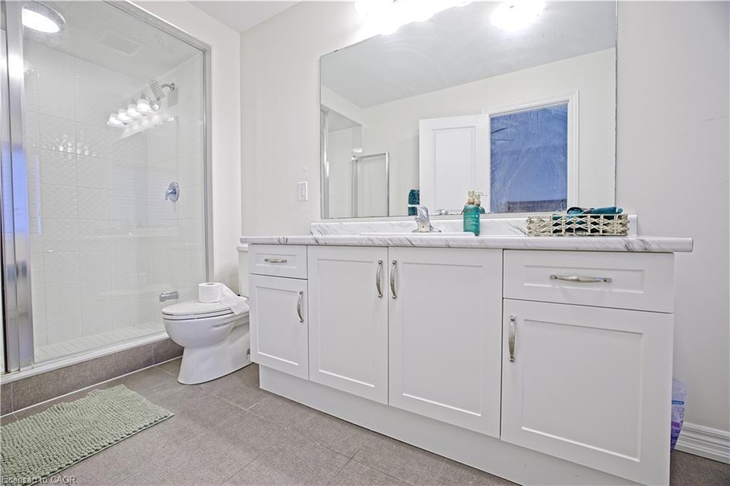 71 Gloria Street, Kitchener, ON - Indoor Photo Showing Bathroom