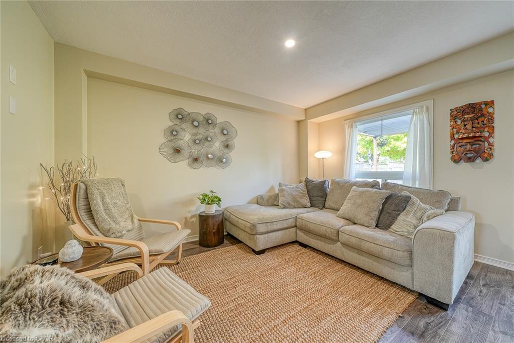 11 Talon Drive, Woodstock, ON - Indoor Photo Showing Living Room