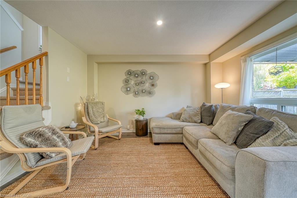 11 Talon Drive, Woodstock, ON - Indoor Photo Showing Living Room