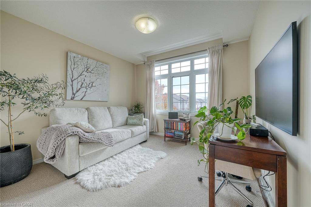 11 Talon Drive, Woodstock, ON - Indoor Photo Showing Living Room