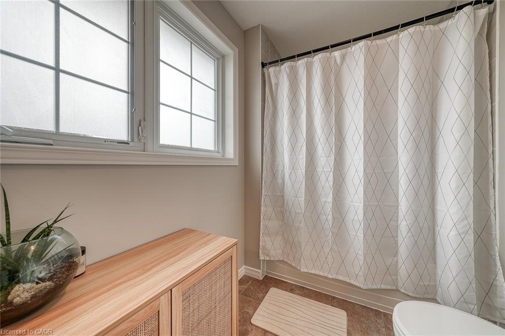 11 Talon Drive, Woodstock, ON - Indoor Photo Showing Bathroom
