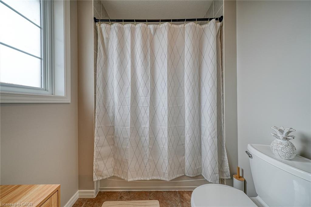 11 Talon Drive, Woodstock, ON - Indoor Photo Showing Bathroom