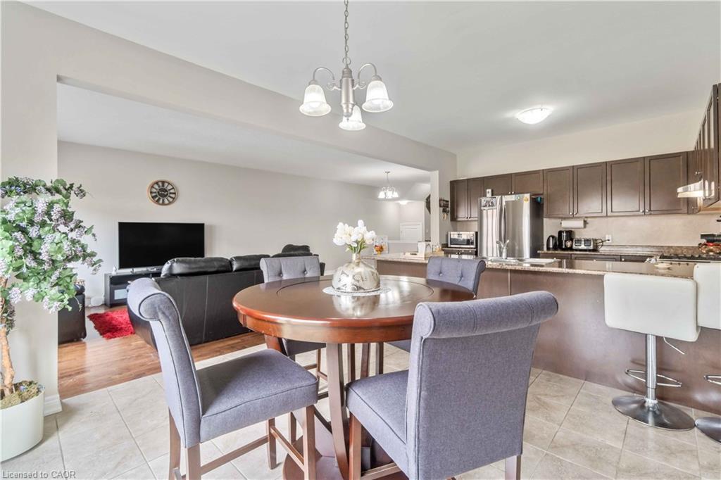 92 Bethune Avenue, Hamilton, ON - Indoor Photo Showing Dining Room