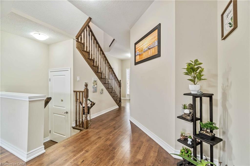 92 Bethune Avenue, Hamilton, ON - Indoor Photo Showing Other Room