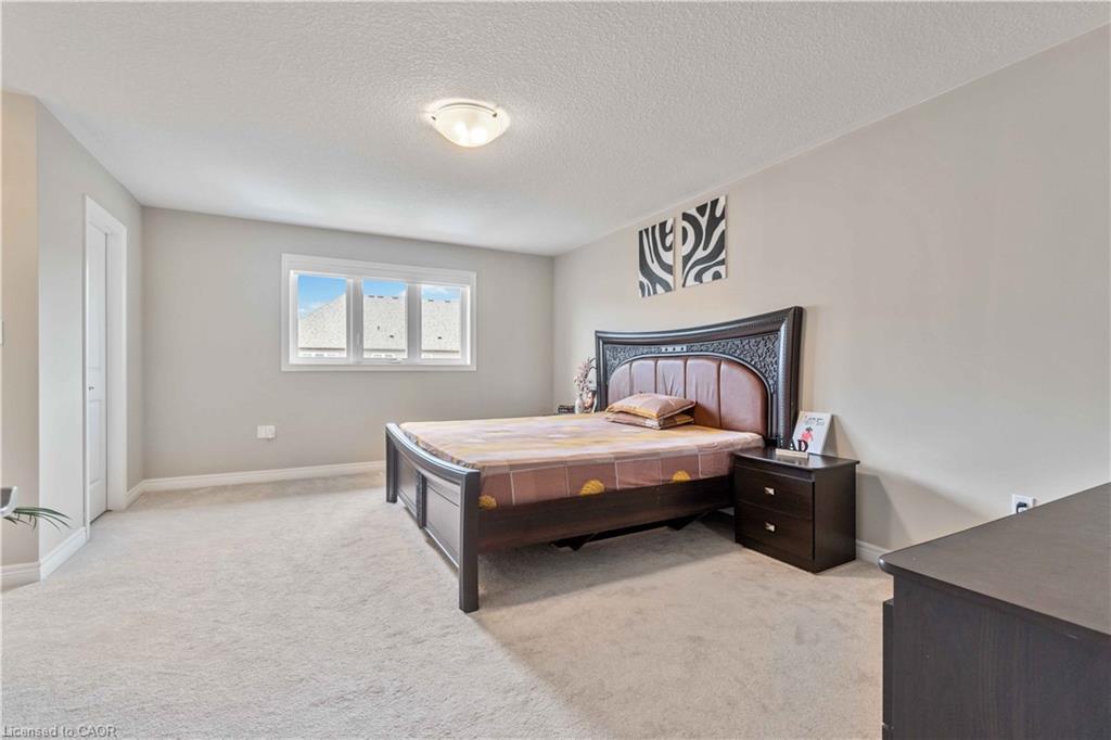 92 Bethune Avenue, Hamilton, ON - Indoor Photo Showing Bedroom