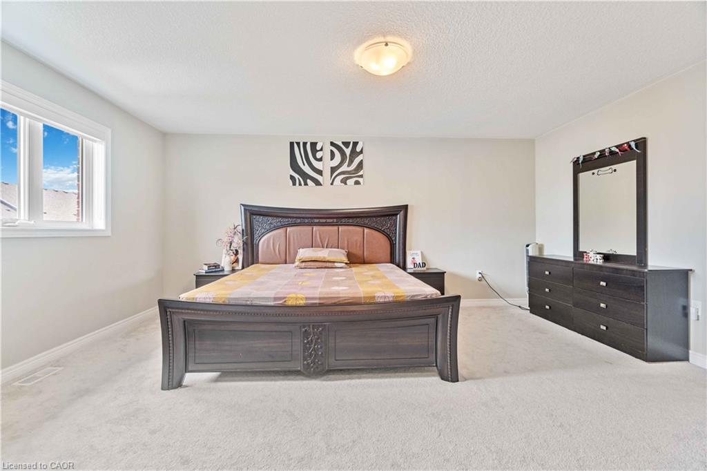 92 Bethune Avenue, Hamilton, ON - Indoor Photo Showing Bedroom