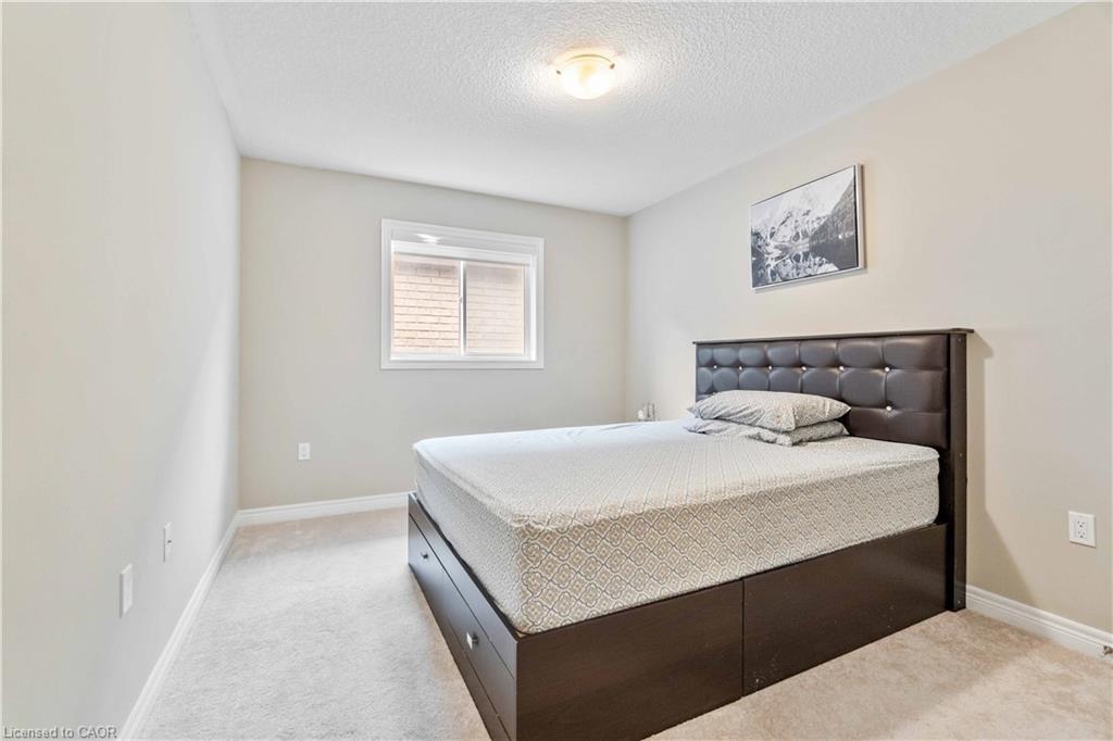 92 Bethune Avenue, Hamilton, ON - Indoor Photo Showing Bedroom