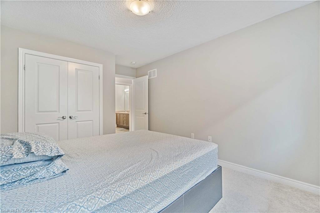 92 Bethune Avenue, Hamilton, ON - Indoor Photo Showing Bedroom
